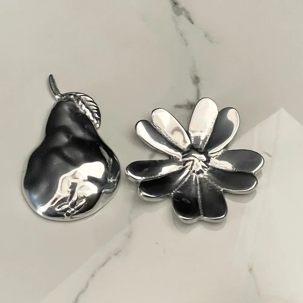 SET of 2 Napkin Weights - Flower & Pear - by Mariposa